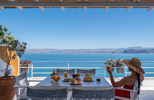 Kiveri Apartment | Waterfront loft apartment with sea view blacony