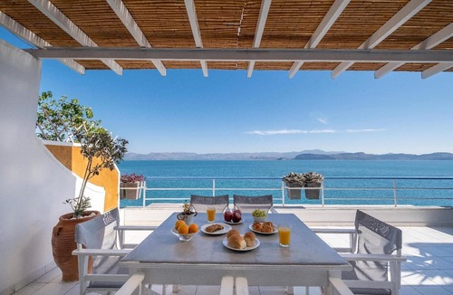 Kiveri Apartment | Waterfront loft apartment with sea view blacony