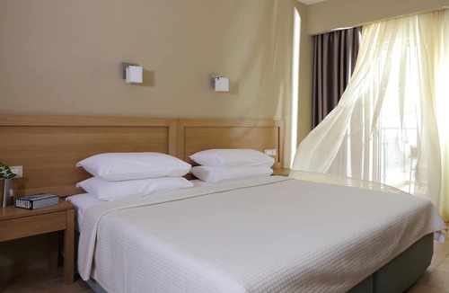 Arcoudi Hotel | Hotel Almira