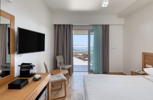 Arcoudi Hotel | Hotel Almira