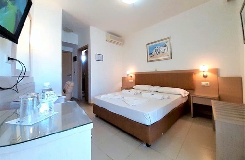 Kokinos Pirgos Hotel | Little Inn