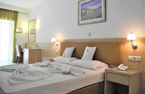 Kokinos Pirgos Hotel | Little Inn