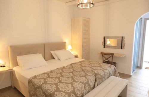 Schinoussa Town House | Theasis Luxury Suites