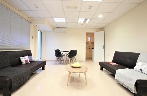 Markopoulon House | GK Airport Suites - Free Shuttle by GK Hospitality Group