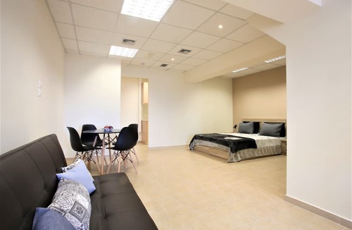 Markopoulon House | GK Airport Suites - Free Shuttle by GK Hospitality Group