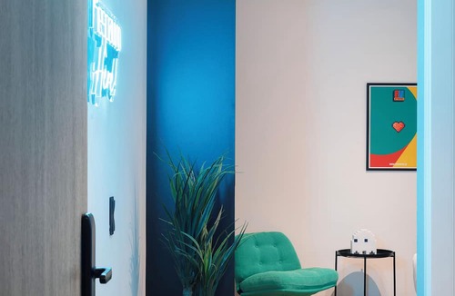 Omonia Hostel | Retroverse Eccentric Stay