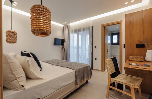 Plaka Villa | C & G Villas