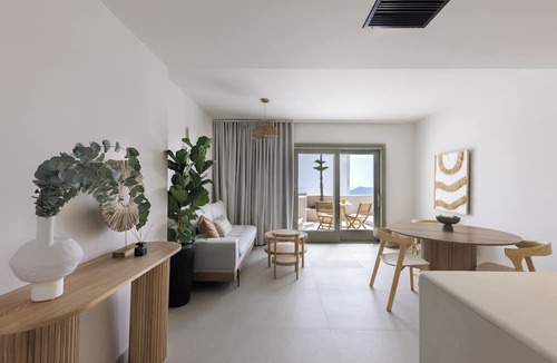Firostefani House | Morfes Luxury Suites by Caldera Houses