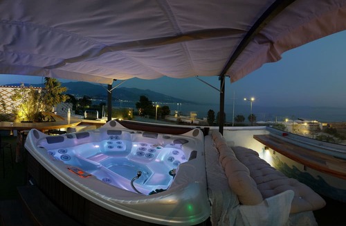 Nees Pagases Apartment | Rooftop Loft With Hydromassage