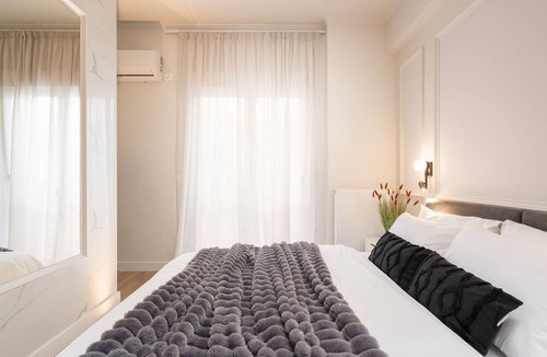Filopappou Apartment | Artsy Loft in the heart of Koukaki