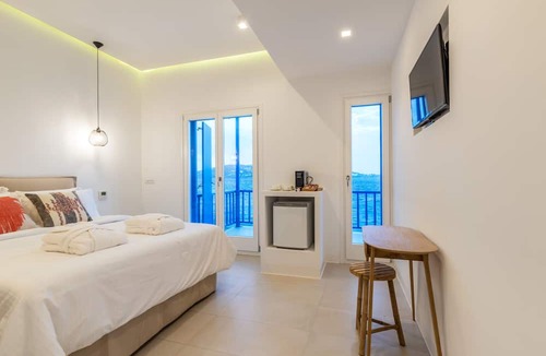 Little Venice Hotel | Bluetopia Suites