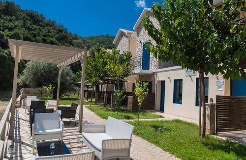 Mikros Gialos Hotel | Ilianthos Apartments & Studios
