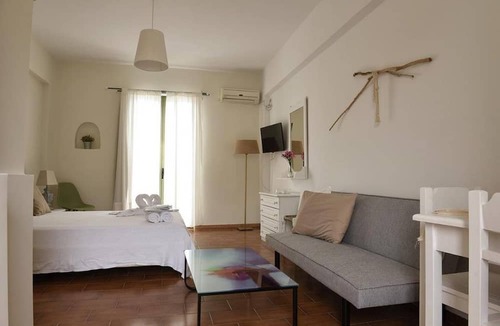 Mpatsi Hotel | Villa Fiamegou