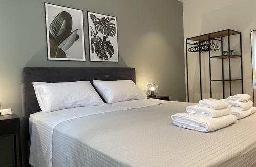 Neos Kosmos Apartment | Modern & Spacious 3bdr apartment