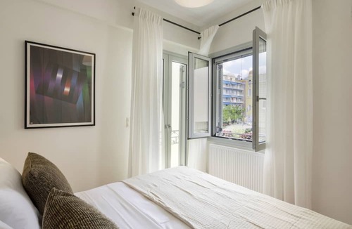 Pangrati Apartment | Versi2- Stylish 2BR pays homage to timeless charm