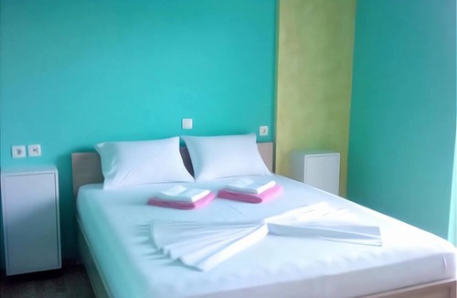 Rafina-Pikermi Apartment | Apartment in Rafina with Garden & BBQ
