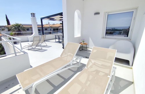 Vouliagmeni Apartment | Adelos Maisonette Near Vouliagmeni Beach