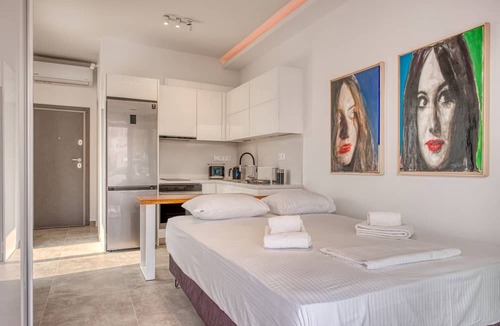 Makrigianni Apartment | Lux Deck Roof Apt at the Foothills of Acropolis w/Breathtaking view
