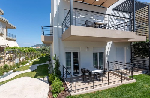Psathopirgos Apartment | Two Olive Trees - "Branch" Apartment