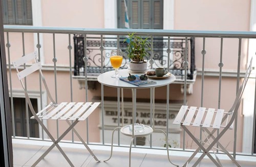 Plaka Apartment | A MINIMAL HAVEN BETWEEN THE ACROPOLIS AND SYNTAGMA