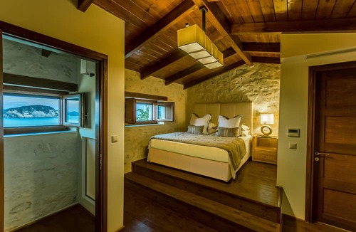 Marathias Villa | Exensian Villas & Suites