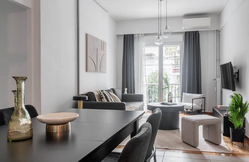 Anafiotika Apartment | Charming & Comfy 2BD Apartment in Acropolis Area