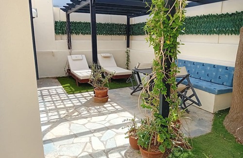 Kokkini Chani Apartment | Julie's studio in Kokkini Hani, 2 mins walk to beach. Near famous theme parks!