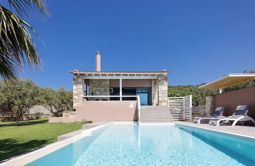 Kolymbari Villa | Villa Veni - Hidden Gem in Olive Grove by etouri