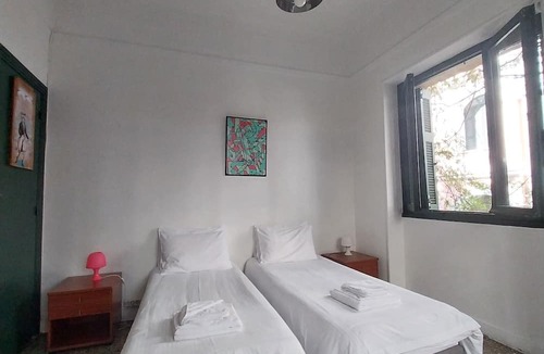 Psirri Apartment | Central 2-Bedroom Apartment with Rooftop Access! EP9G