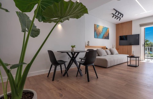 Varkiza Apartment | WALK2BEACH Riviera Beachfront Studio- Steps to Yabanaki Varkiza