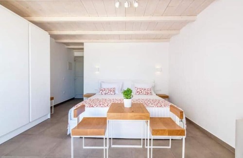 Agios Stefanos Hotel | o Lofos CHORA Deluxe Suite with Private Pool