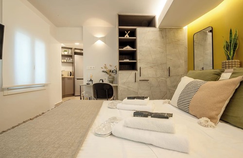 Plaka Hotel | Apt 6 ground floor studio with patio