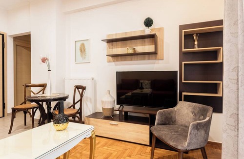 Athens Apartment | An 47 sq meters Artistic Apartment in the center of Athens