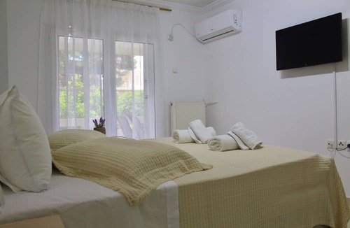 Varkiza Apartment | Bright and Peaceful Apartment near Varkiza beach