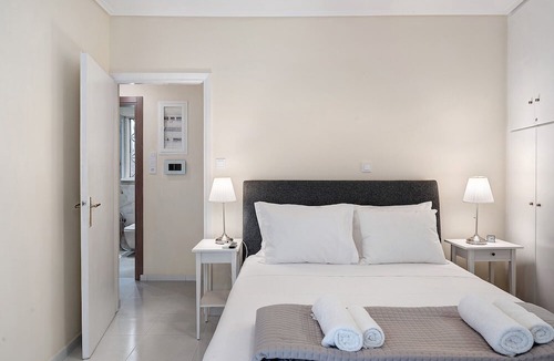 Athens Apartment | Apartment 'Pallada' with Balcony, Wi-Fi and Air Conditioning