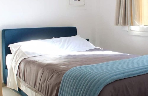 Zavlani Apartment | Central Old Town Stay - Bright & Fully Equipped