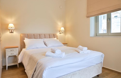 Mavrovouni Apartment | EFMAR Exclusive Stone Residences