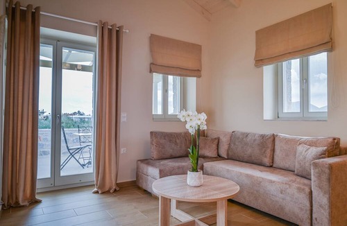 Mavrovouni Apartment | EFMAR Exclusive Stone Residences