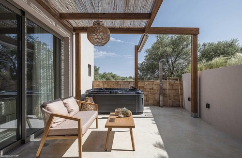 Daratsos House | Lux Suite with Jacuzzi Near Beach