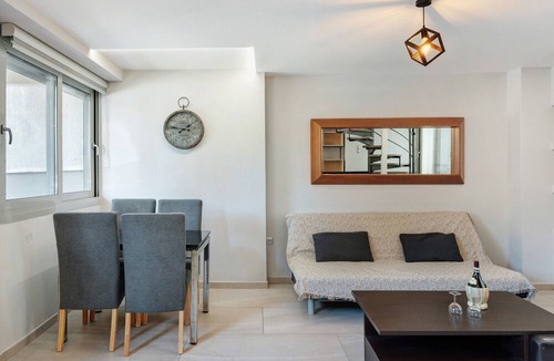 Spata-Artemida Apartment | Apartment 'Sea Side' with Private Terrace, Wi-Fi and Air Conditioning