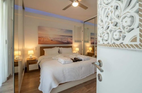 Vouliagmeni Apartment | Athens Riviera Aelia Luxury Suite By the Sea - Location: Vouliagmeni, Kavouri