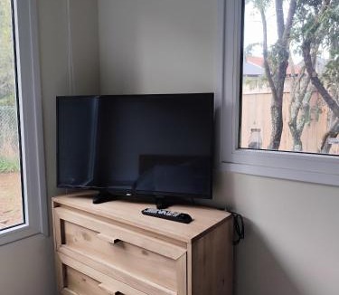 San Carlos de Bariloche Apartment | Hermoso monoambiente para dos personas, acogedor, luminoso y con entrada y cochera independiente
