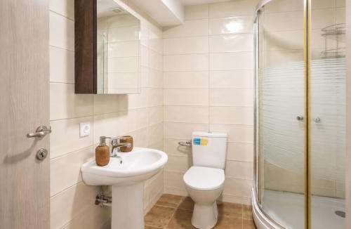 Trikala Apartment | Fully Renovated Apartment -700m from Mill of Elves-Free Parking & Fast WiFi