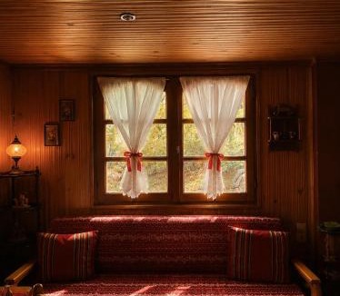 Lake Plastiras Apartment | Traditional Wooden Apartment