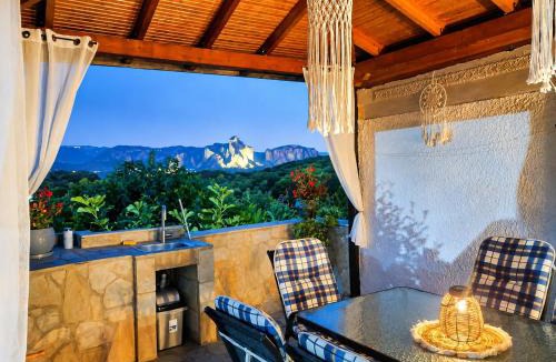 Diava House | Private Meteora Panorama Garden Villa