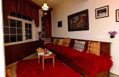 Loutra House | Ξενώνας Ζιακος