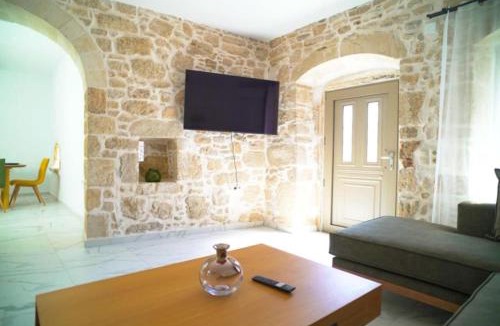 Faistos Apartment | Ophelia House