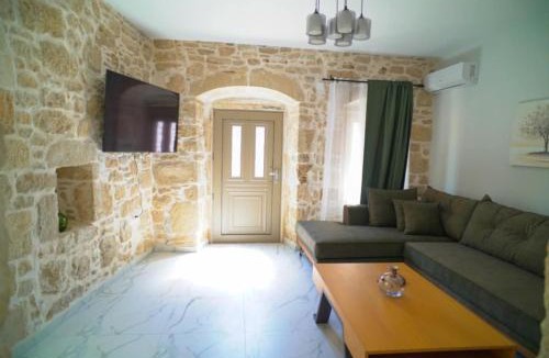 Faistos Apartment | Ophelia House