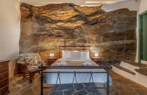 Andros Town Apartment | Traditional Olive Guesthouse