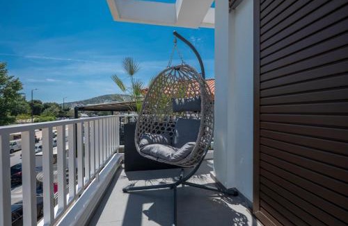 Varkiza Apartment | WALK2BEACH Riviera Beachfront Luxury Studio Suite - Steps to Yabanaki Varkiza